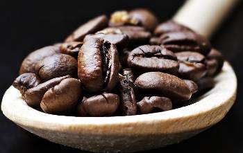 How much does a mug of coffee weigh in grams How Many Coffee Beans In A Tablespoon The Ultimate Coffee Measuring Guide Kahawa Planet